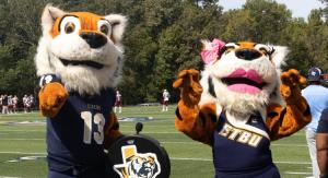 ETBU mascots Toby and Tabby pointing at camera 