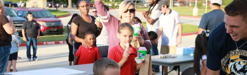 ETBU students play games with MISD families